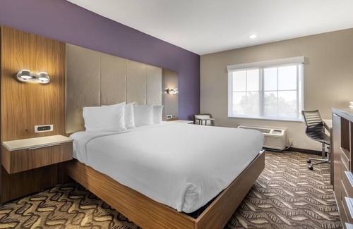Inglewood Hotel | Affordable Comfort Near Top LA Beaches – Relax Post-Venice Boardwalk Stroll
