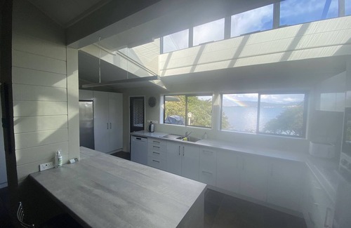 Kawaha Point House | Affordable lake edge luxury at The Willows, Lake Rotorua
