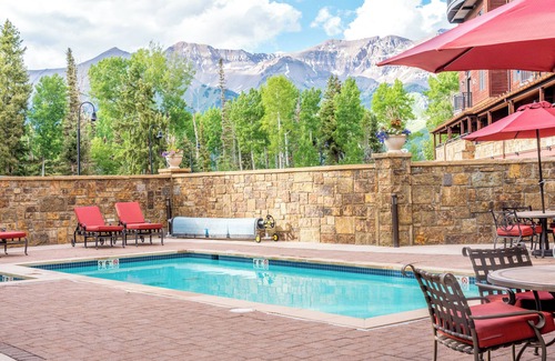 Mountain Village Hotel | Affordable Lock-Off Hotel Room With Amenities