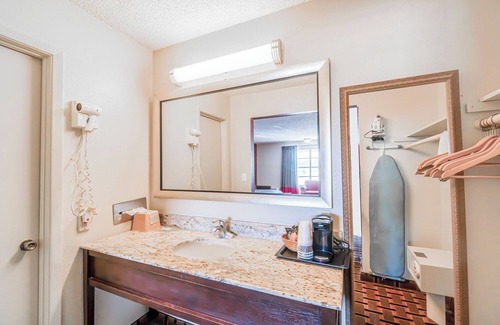 Vernon Hotel | Affordable Pet-Friendly Stay Along Hwy 287 – Ideal for Business and Leisure