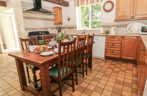 Arthog Cottage | AFON MORFA, pet friendly, with pool in Fairbourne