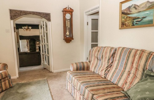 Arthog Cottage | AFON MORFA, pet friendly, with pool in Fairbourne