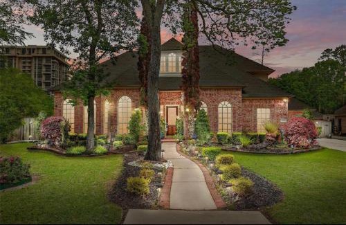 Champion Forest Villa | AFRA Home with huge garden Houston, Texas