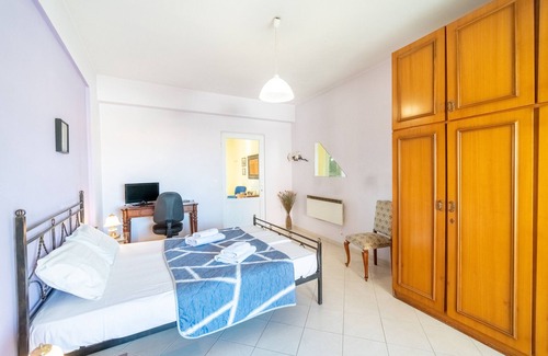 Molos Apartment | "Afrodite Lefkimmi Apartment 1" with Balcony & Wi-Fi