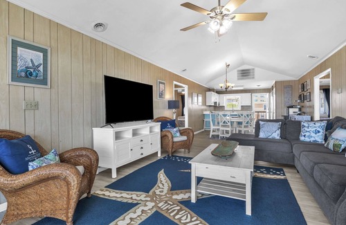 Long Beach House | Afternoon Delight: Oceanfront, Dog-friendly Home with Sun Deck and Covered Decks