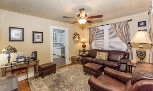 Fredericksburg House | Agape Front Cottage
