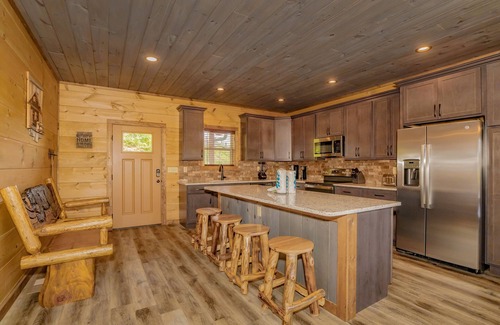Chalet Village North Cabin | AGatHeavenlyView: VIEWS*ResortPool*Theater*Games*HotTub*Wifi*near Attractions!