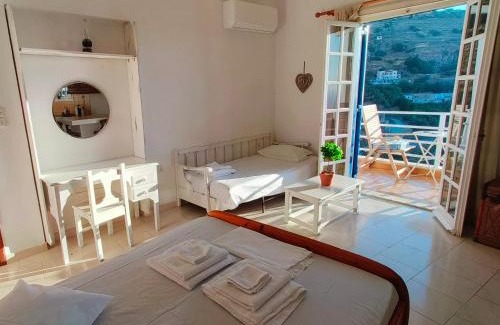 Ioulida Apartment | Aggelos & Melina studios - Enjoy sunset from Melina