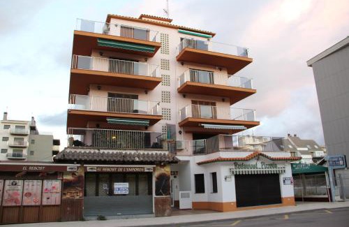 Santa Margarida Apartment | Agi Montseny