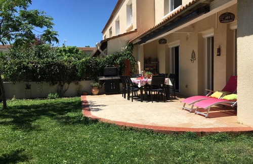 Meze Villa | Agréable Maison. Piscine, jardin, terrasse