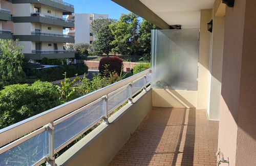 Saint-Laurent-du-Var Apartment | Agréable T2 Au Calme, Entre Centre Ville et Plage