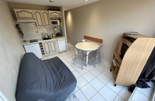 Besse-et-Saint-Anastaise Apartment | AGREABLE STUDIO Cabine au coeur de la station 5 bleuets
