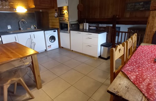 Saint-Veran Ski Chalet | AGREABLE CHALET, SAUNA, ski in ski out - Parking