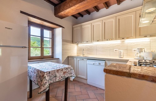 Cortona Villa | Agriturismo Pierle Cuiano Villa with Mountain View, Private Pool and Wi-Fi