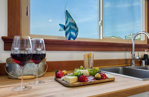 Dillon Beach House | Agua La Vista-Lounging Deck for Sunsets and Dolphin Viewing! HtTb/Pup/WiFi