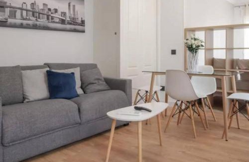 Puerta del Angel Apartment | AH - Suites Madrid Río