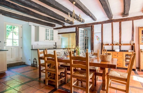 Saint-Pierre-de-Frugie Villa | Aillac Farmhouse - Four Bedroom Villa, Sleeps 11