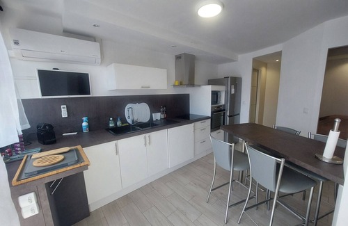 Saint-Cyprien Apartment | Air-Con Studio, Steps from the Beach, Pets Welcome!