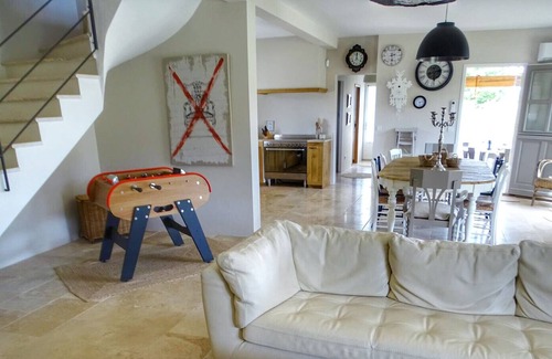 Lacoste Villa | Air condioned villa in Lacoste, big garden, view Luberon, heated pool