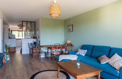 Saint-Laurent-du-Var Apartment | Air-conditioned apartment facing the port of Saint Laurent with 2 bedrooms