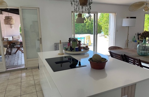 Le Brusc Villa | Air-conditioned villa with secure swimming pool 10 minutes from the beach and shops