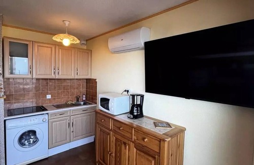 Le Port Apartment | Air-conditioned studio cabin with marina view - Canet Port, sleeps 4