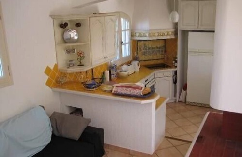 Six-Fours-les-Plages Villa | Air-conditioned Provençal villa with swimming pool, six central ovens