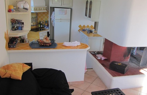 Six-Fours-les-Plages Villa | Air-conditioned Provençal villa with swimming pool, six central ovens