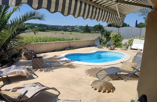 Pont-Saint-Esprit Villa | air-conditioned villa heated fenced swimming pool private fenced parking quiet location