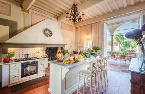 Capannori Villa | Air Conditioned 10 Bedrooms Luxury Villa and Pool in Lucca