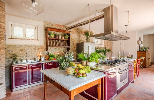 Capannori Villa | Air Conditioned 10 Bedrooms Luxury Villa and Pool in Lucca