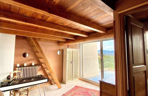 Corte Apartment | Air-conditioned 3-BR Apartment with Terrace in Corte