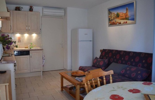Saint-Cyprien Plage Apartment | Air-conditioned apartment with terrace in lively area, private parking