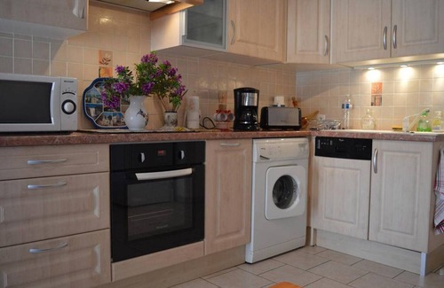 Saint-Cyprien Plage Apartment | Air-conditioned apartment with terrace in lively area, private parking