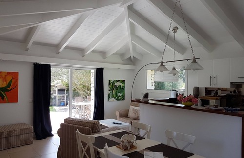 Bonifacio House | Air-conditioned detached house with private pool access