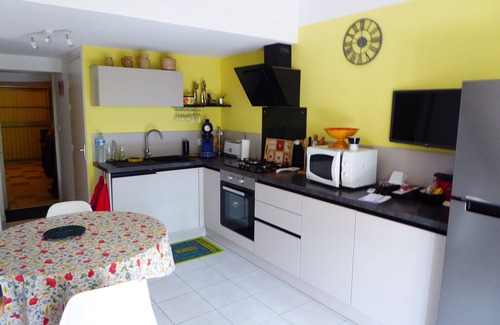 Argeles-sur-Mer Villa | Air-Conditioned Cottage with Large Terrace, Near Beach and Shops