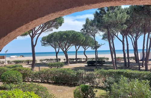 Argeles-sur-Mer Villa | Air-Conditioned Cottage with Large Terrace, Near Beach and Shops