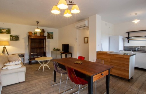 Sainte-Mondane Cottage | Air-Conditioned Cottage with Shared Pool and WiFi in Dordogne