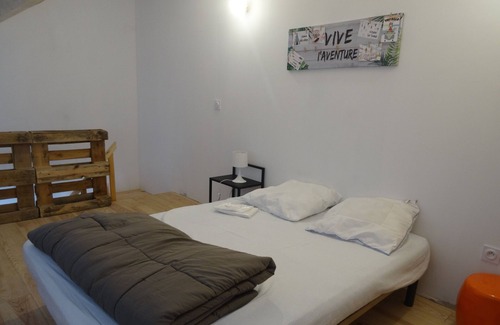 Aubenas House | AIR-CONDITIONED HOLIDAY COTTAGE, pool access, calm and relaxation