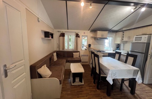 Lunel House | Air-conditioned mobile home with terrace - between sea and Camargue