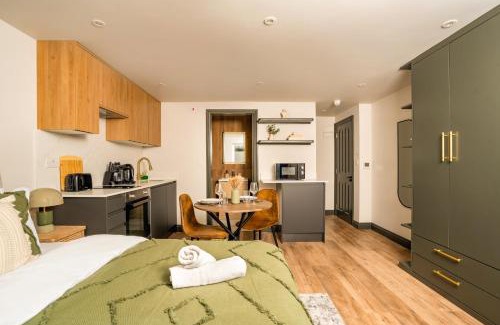 Friern Barnet Apartment | Air-Conditioned Studio, North London Access
