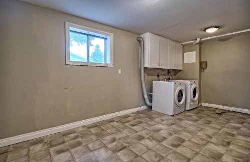 Northwest Calgary House | AIR-CONDITIONED TASTEFULLY RENOV, 6BRS, 3BTHS Hunterquay