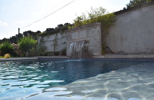 Barbentane House | Air-conditioned villa on edge of forest, 15 minutes from Avignon, heated pool.