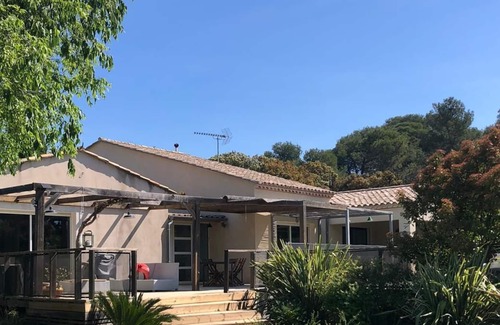 Aubais Villa | Air-conditioned villa between sea and Cévennes with swimming pool, 1200m2 of land 5 beds