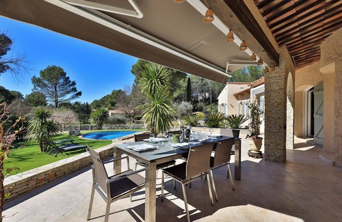 Ventabren Villa | Air-conditioned villa with swimming pool, rated 4 stars, 10 minutes from Aix-en-Provence.
