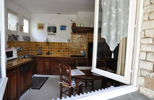 Orange Villa | Air-conditioned villa in a hill view of Mont Ventoux secluded garden sun tourism