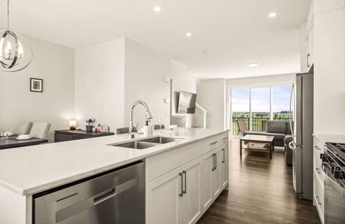 Calgary House | Air Conditioned » Water View » Garage » Sleeps 7