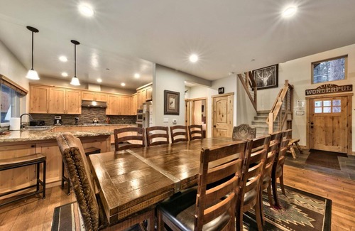 Pioneer Trail Cabin | Air Conditioning, Hot Tub, EV Charger, Bunk Beds, High-end Mountain Home