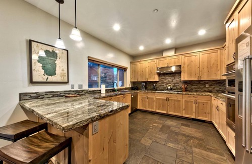 Pioneer Trail Cabin | Air Conditioning, Hot Tub, EV Charger, Bunk Beds, High-end Mountain Home
