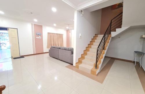 Simpang House | Air-home M9 Simpang near Aulong Econsave, 4BR, 10pax, Netflix